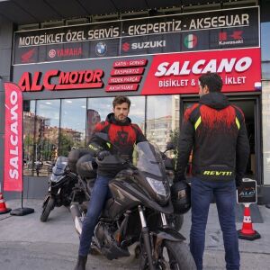 Revit Quantum H2O Su Geçirmez Motosiklet Montu A Sertifikalı Ce Korumalı Alc Motosiklet Siyah Kırmızı - LARGE